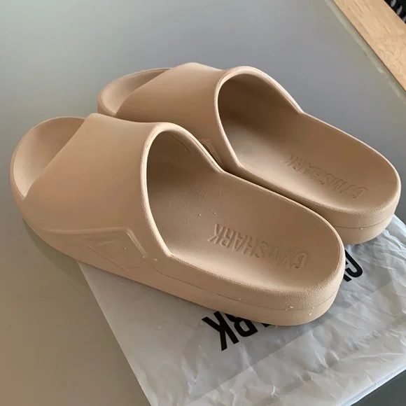 BNWT  GYMSHARK REST DAY SLIDES SANDALS M5 / W6 US 6 SOUL BROWN - Picture 2 of 8